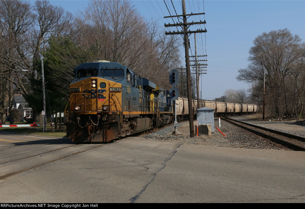 With CSX power in charge, grain empties for the MMRR head north